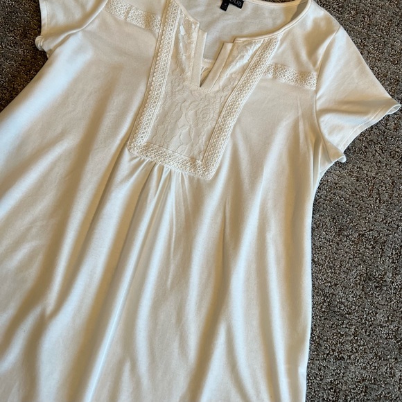 NEW WITHOUT TAGS - BUA//BUA Cream Colored Top w/Lace Detailing Size MEDIUM - Picture 2 of 9